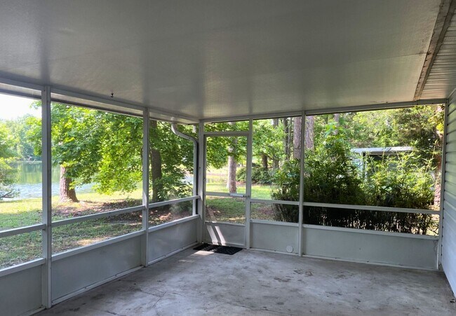 Building Photo - Prime Location , Pool and Grass cutting included!!!