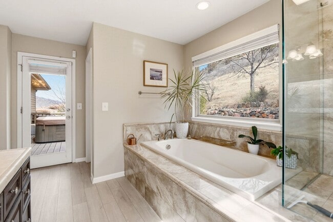 Building Photo - Stunning Fully Furnished Home in Roxborough Park!