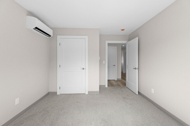 Building Photo - Zero-step Valley Duplex for rent!