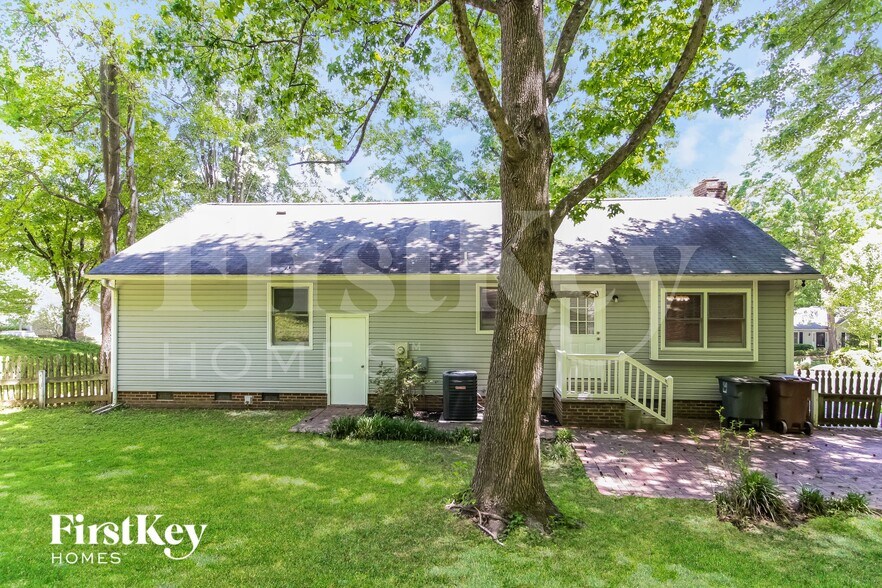 Building Photo - 3007 Amidon Dr