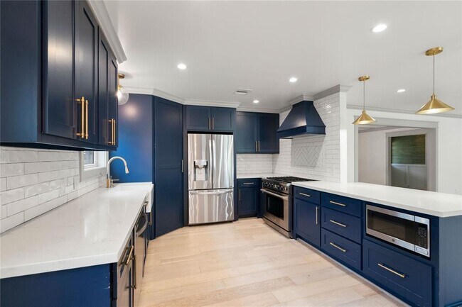 Building Photo - 1075 Curtin St