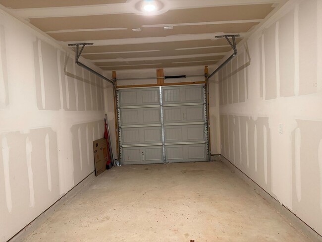 Building Photo - 9603 Lowline Brg