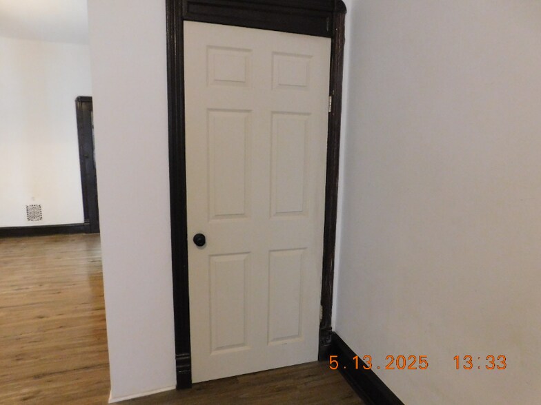 Building Photo - 445 N 53rd St