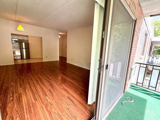 Building Photo - 80 N Warren St