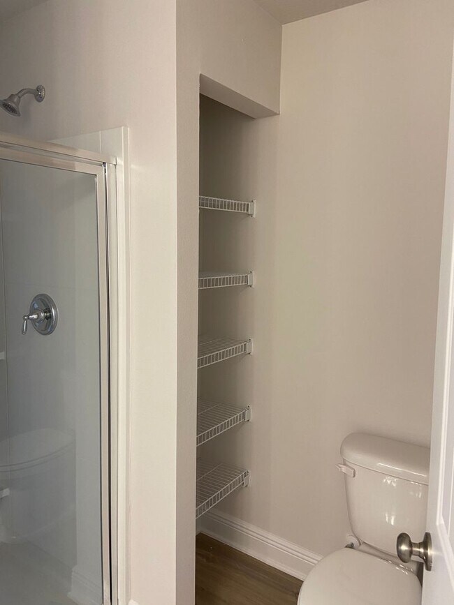 Building Photo - COMMUNITY POOL! Close to Navy base, beach,...