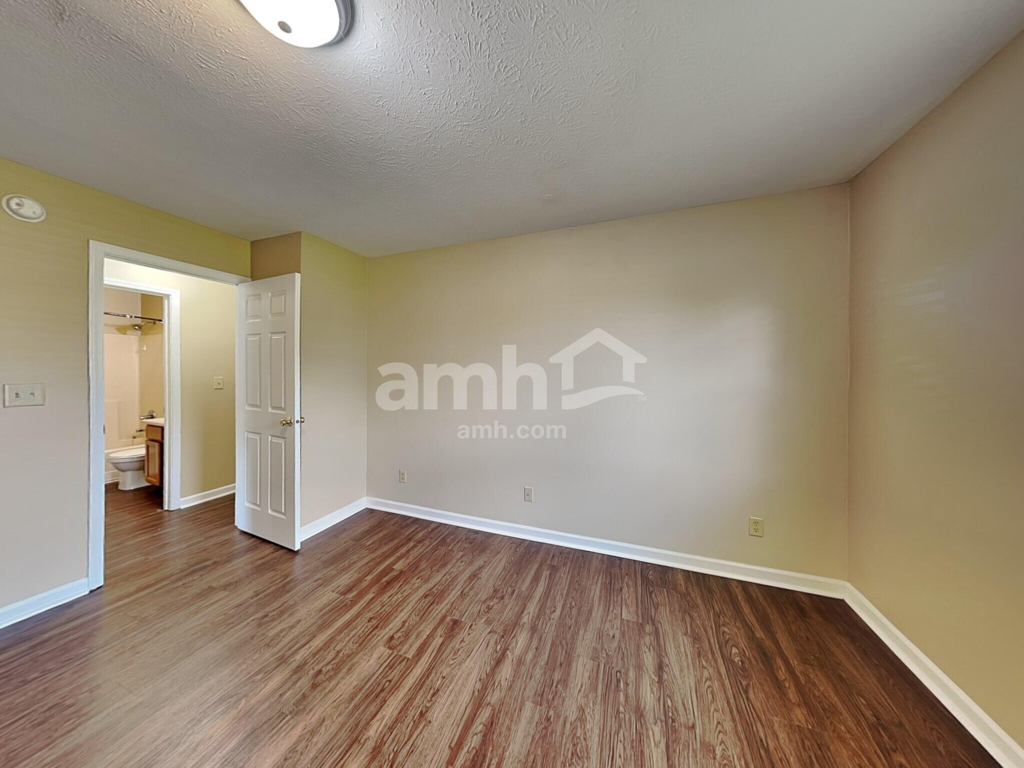 Building Photo - 1702 Acorn Rd