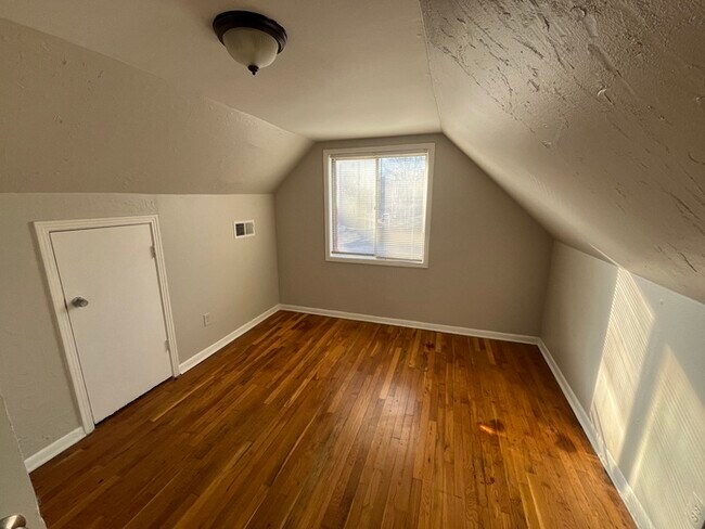 Building Photo - 4866 Teal Ave