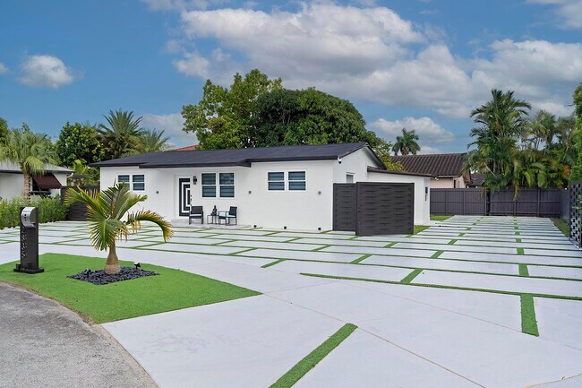 Building Photo - 2835 SW 103rd Ct