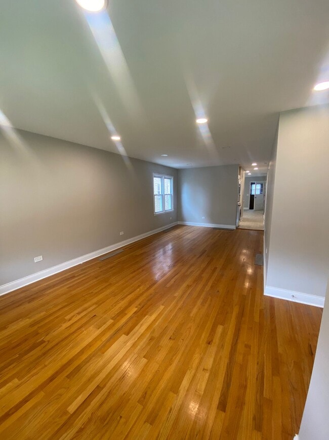 Living Room - 6114 W Leland Ave