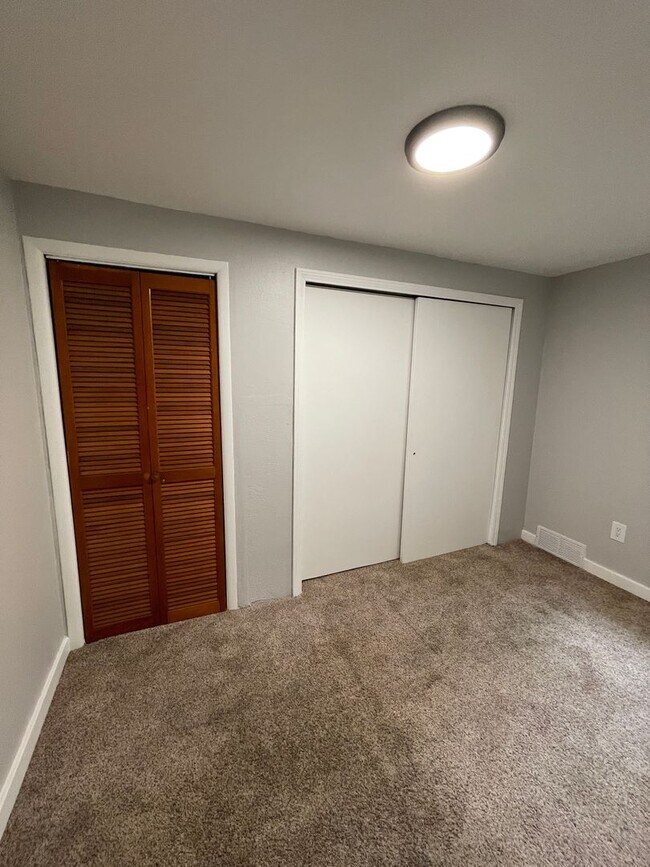 Building Photo - 2404 S 18th St