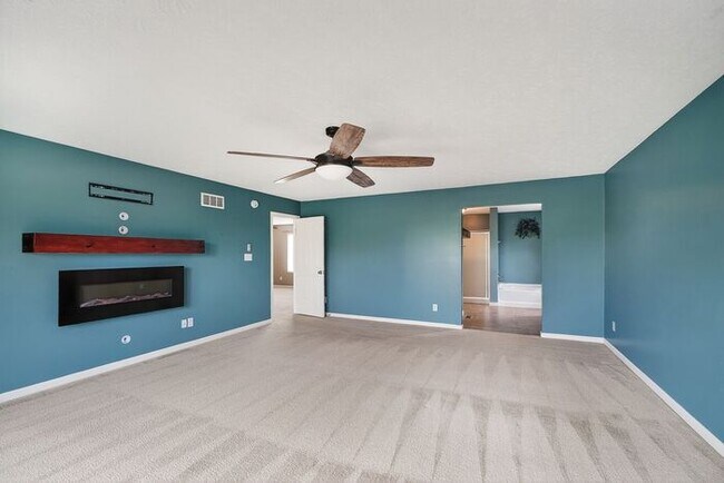 Building Photo - Quiet, comfort living in Westfield