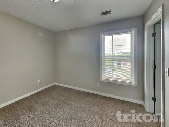Building Photo - 62 Kirkhill Dr