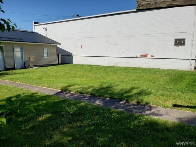 Building Photo - 109 W Bank St
