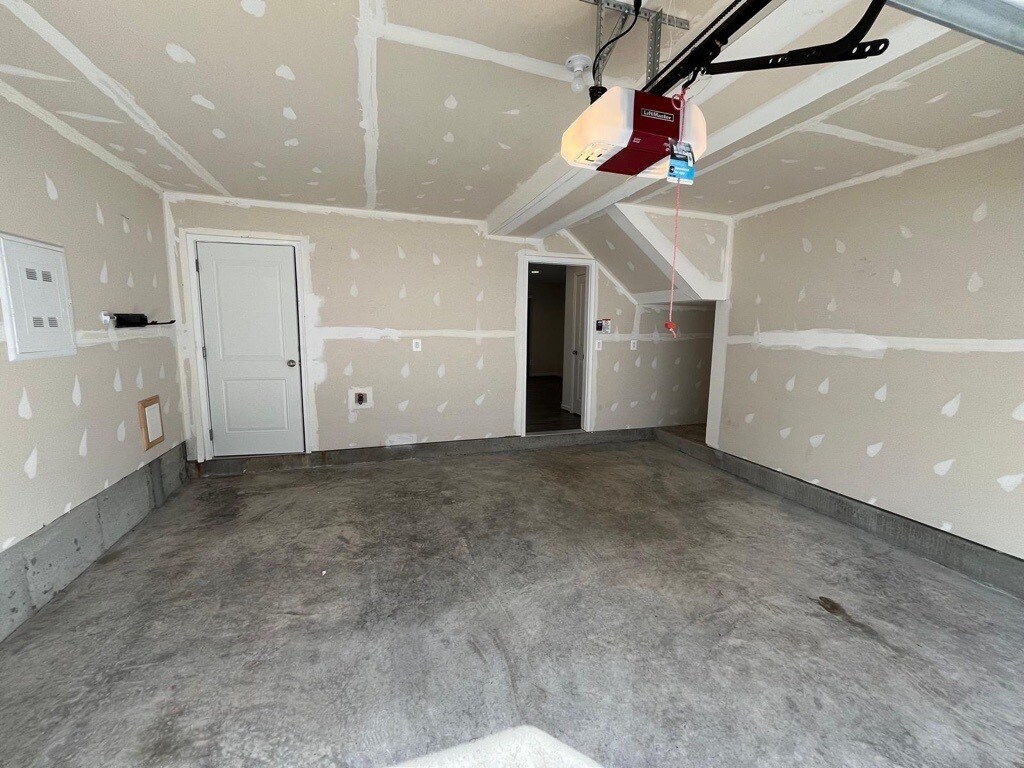 Building Photo - 8196 Maude Ln
