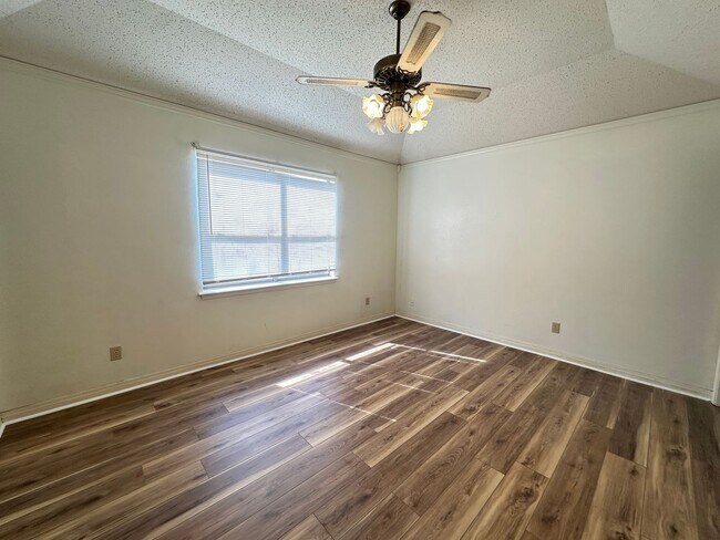 Building Photo - 9106 Bushnell Ln