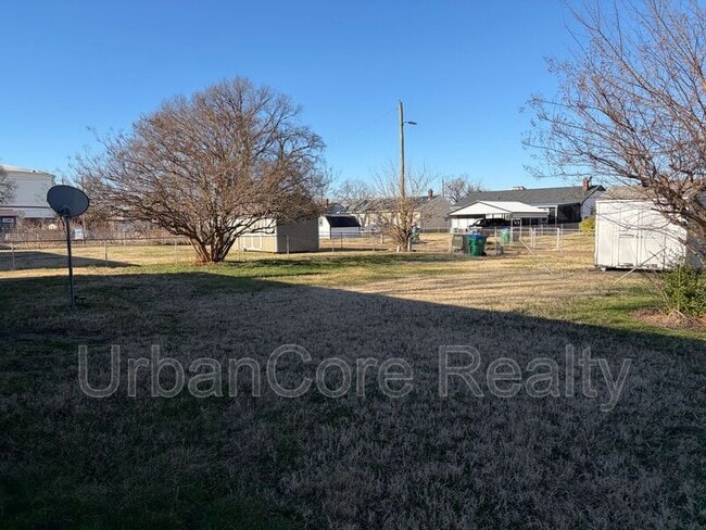 Building Photo - 808 N 30th St