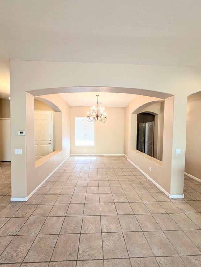 Building Photo - AVAILABLE NOW IN HIGLEY GROVES!!!!