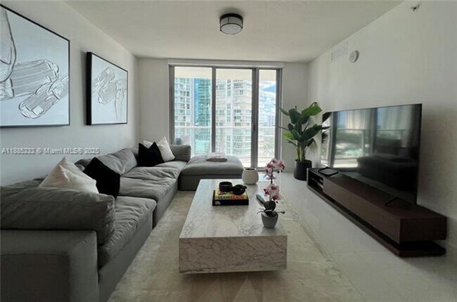 Building Photo - 300 Sunny Isles Blvd