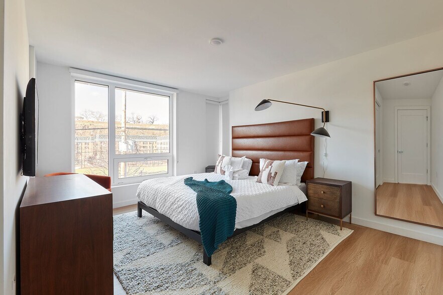 Building Photo - 1b Marshall Dr