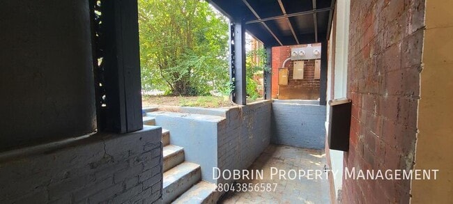 Building Photo - 106 E Clay St