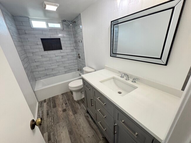 Building Photo - 5382 Circle Dr