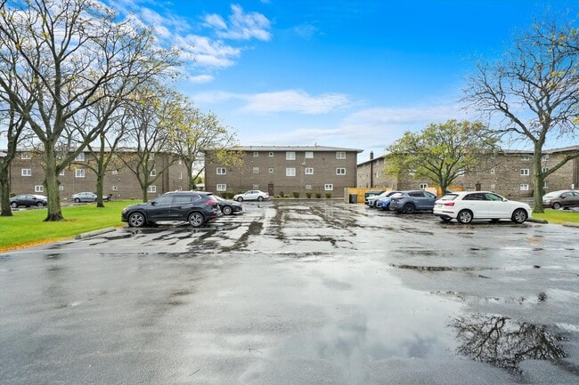 Building Photo - 9016 W 140th St