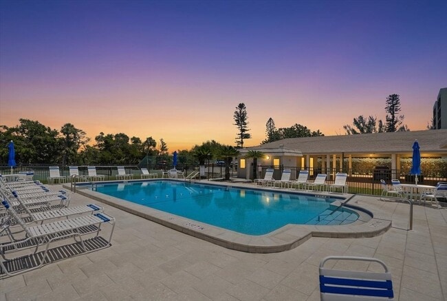 Building Photo - 3330 Gulf of Mexico Dr