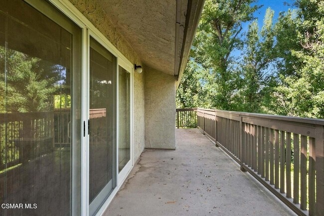 Building Photo - 12 Sparrowhawk Ln