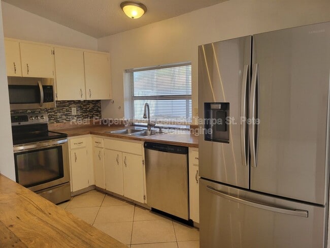 Building Photo - 11609 Shady Tree Pl