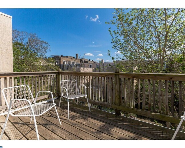 Building Photo - Point Breeze Townhome