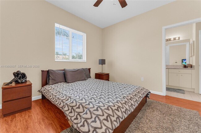 Building Photo - 8844 S Isles Cir