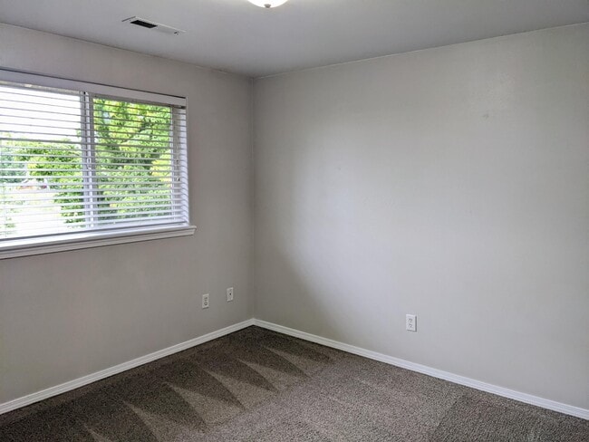 Building Photo - 1073 Havenwood Dr