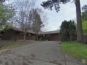 Building Photo - 3 Bedroom House ~ North Corvallis