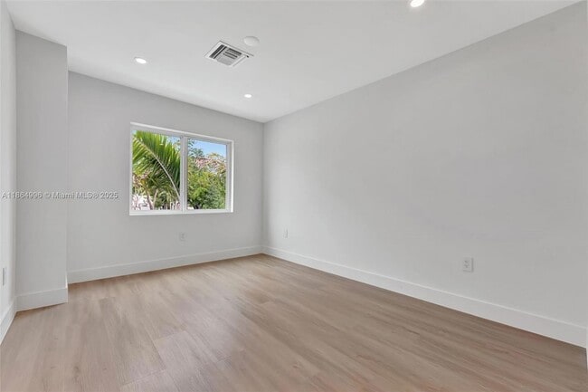 Building Photo - 1563 NW 94th Ave
