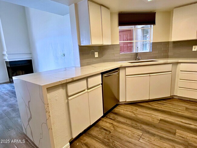 Building Photo - 4850 E Desert Cove Ave