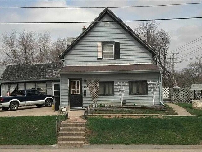 Primary Photo - 200 Madison St