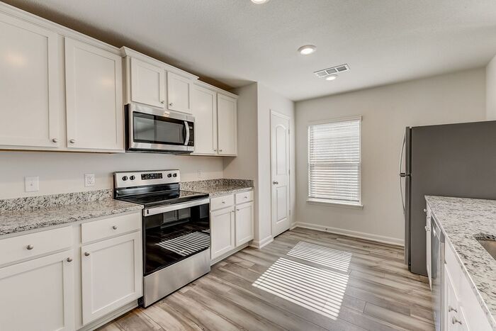 Building Photo - 600 Trinity Trl
