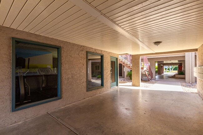 Building Photo - Remodeled 2-Bedroom, 2-Bath Condo in Prime Scottsdale Location