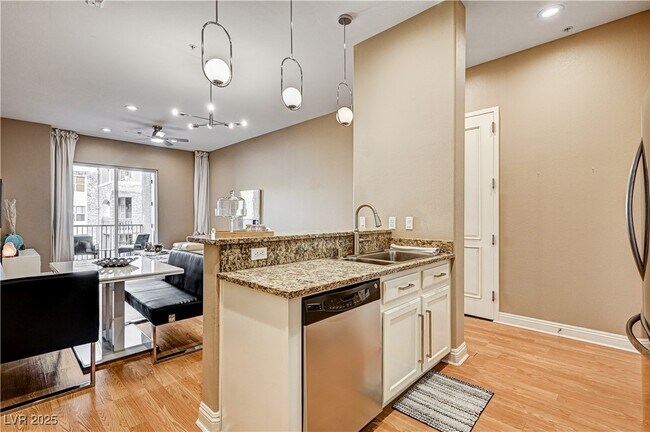 Building Photo - 56 E Serene Ave