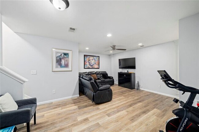 Building Photo - 5227 Whiteoak Ave