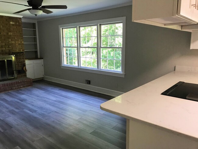 Building Photo - 3620 Fernwood Dr