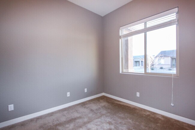 Building Photo - Three Bedroom Granville Home