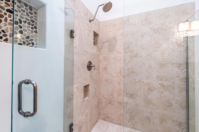 Building Photo - 2936 Florida Blvd