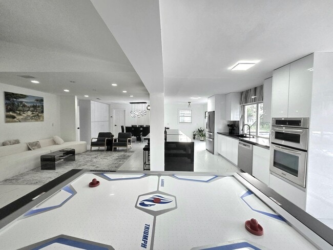 Building Photo - 12231 Areaca Dr
