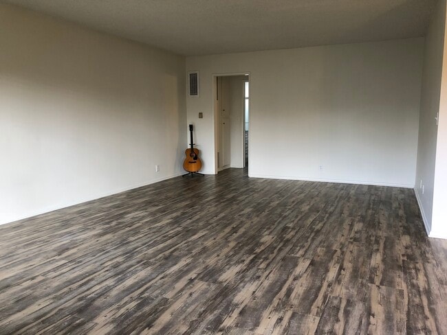 Building Photo - Centinela Apartments