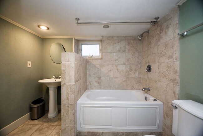 Building Photo - 2 Bedroom + Office, 3 Bath in Old Town Fort Collins