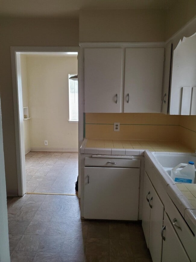 Building Photo - S526/528MR