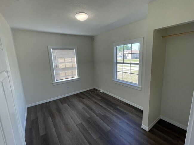 Building Photo - 617 Lakehurst St