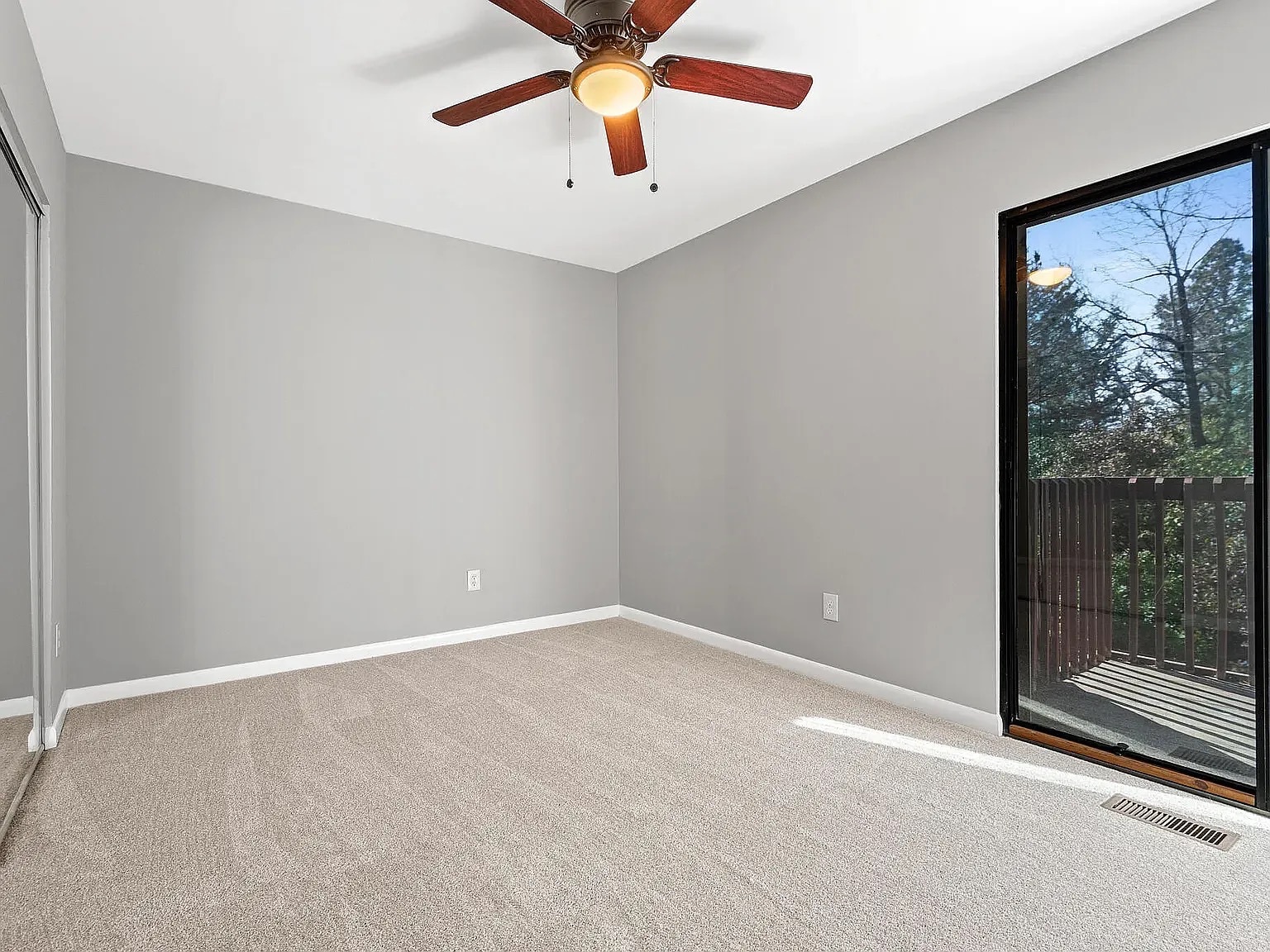 Building Photo - Room in Condo on Finley Forest Dr