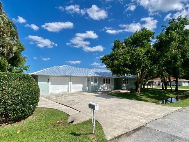 Building Photo - 3051 SW Earl Ave